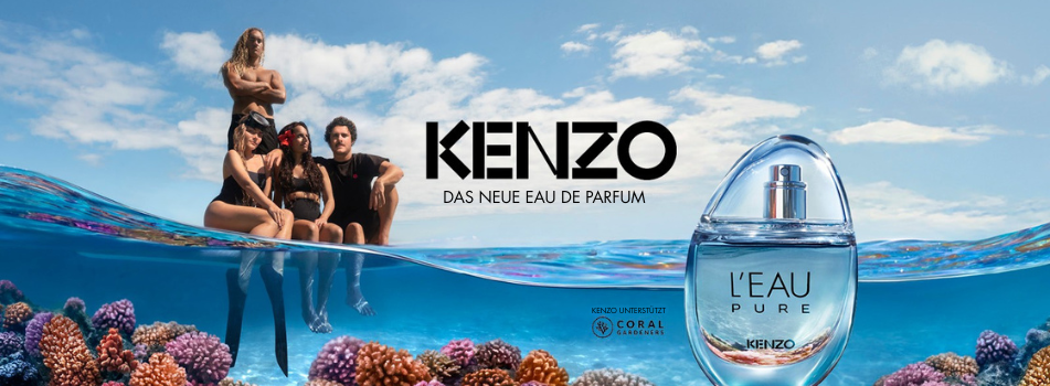 Werbemotiv für Kenzo L’Eau Pure Eau de Parfum: Vier Personen in Badebekleidung sitzen am Meer, darunter eine Unterwasseraufnahme mit bunten Korallen und dem Parfumflakon im Vordergrund. Text: 'KENZO – Das neue Eau de Parfum'.