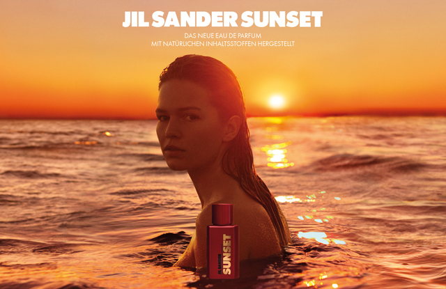 Jil Sander Sunset - der Duft absoluter Sinnlichkeit. Ein geheimnisvolles und fesselndes Parfüm, das den natürlichen Charme von Rose und Pfirsich zelebriert.